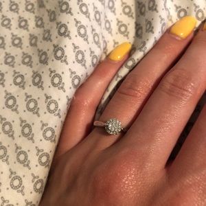 Diamond engagement ring set in white gold